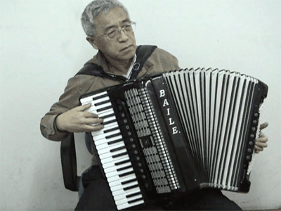 國產(chǎn)公認(rèn)專業(yè)經(jīng)典帶回聲高級演奏百樂903手風(fēng)琴排隊團(tuán)購